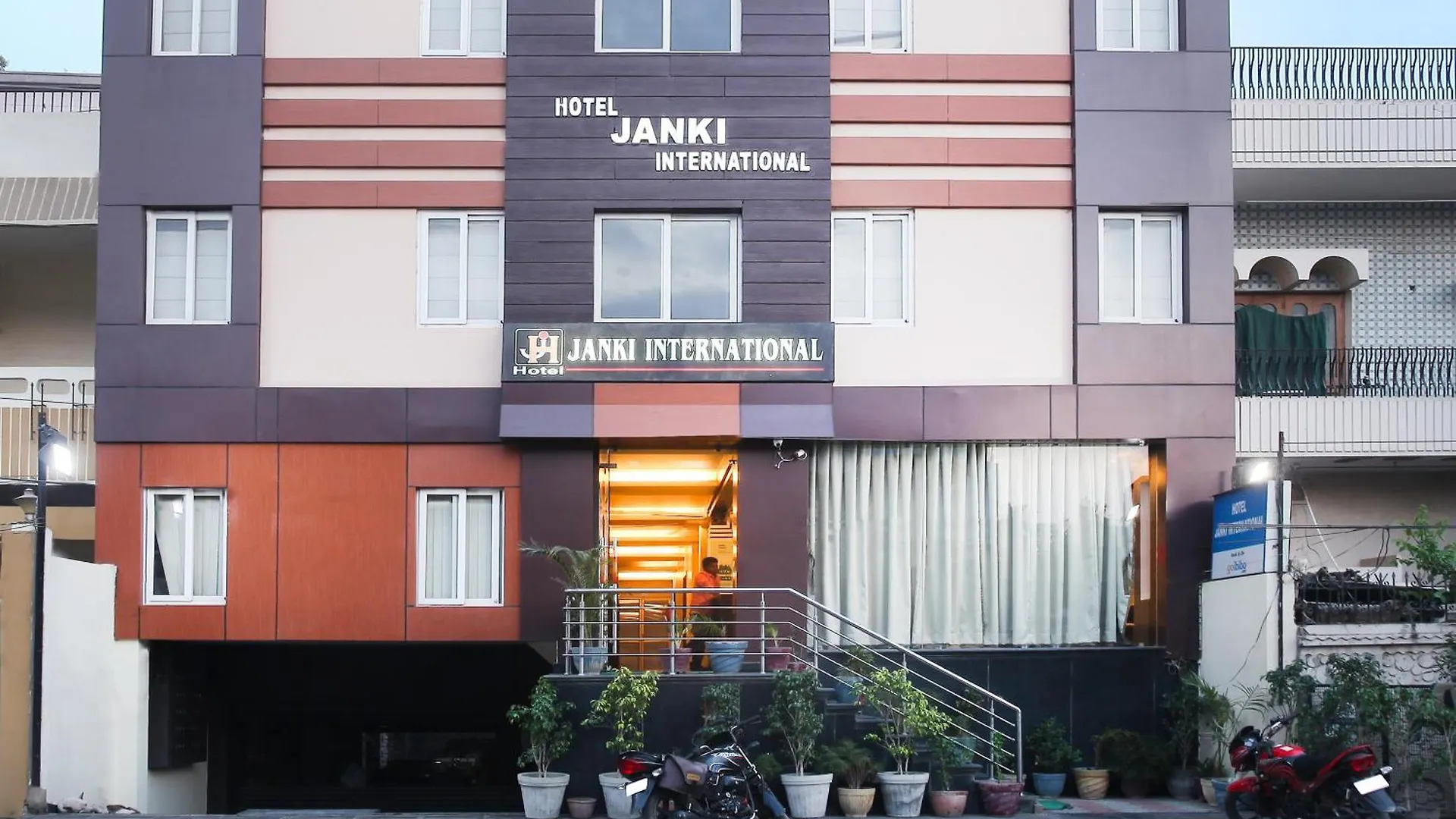 Hotel Janki International Sigra 2 Km From Kashi Vishwanath Temple Váránaszi 3*,